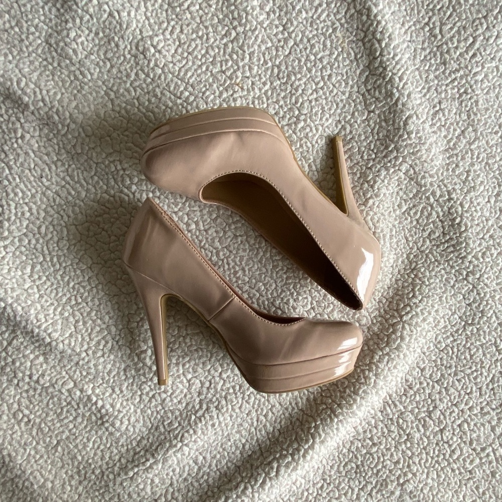 Nude Pumps